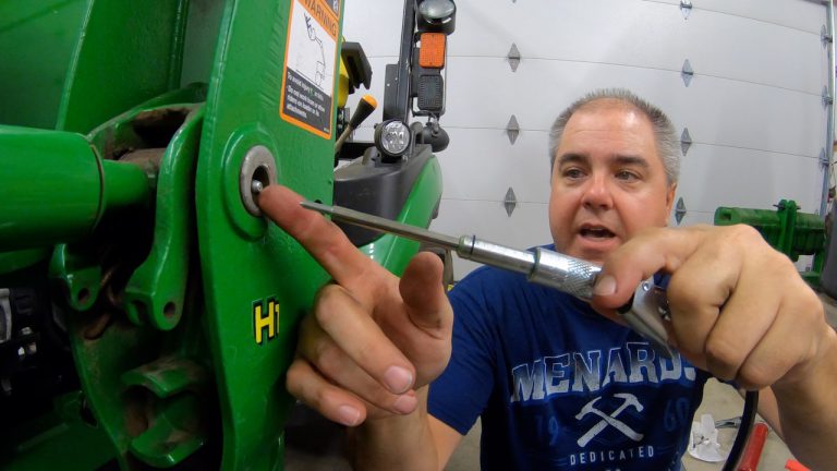 Greasing (Lubricating) the John Deere 1025R